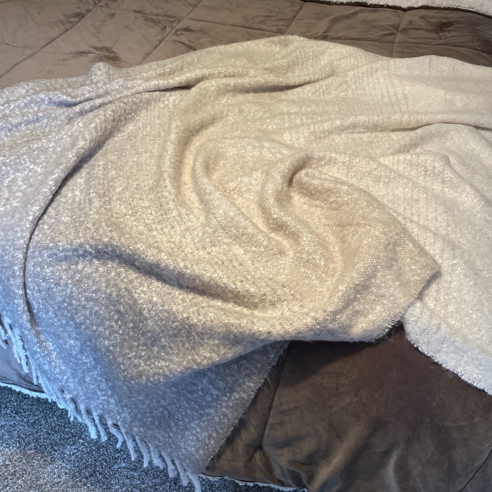 West Elm Cozy Soft Throw Blanket 50"x60" Gray Beige Ivory Ombre Fringe Neutral‎